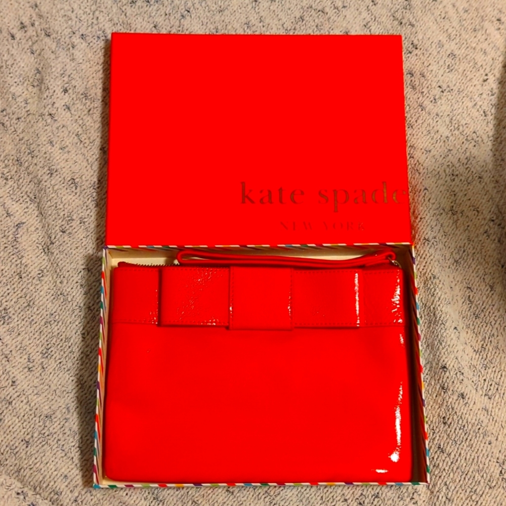 NWOT Kate Spade bow clutch/wristlet in box
